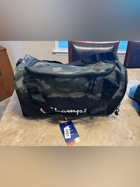 Champion Utility Duffle Gym Travel Bag Camo Lined Interior With Pocket